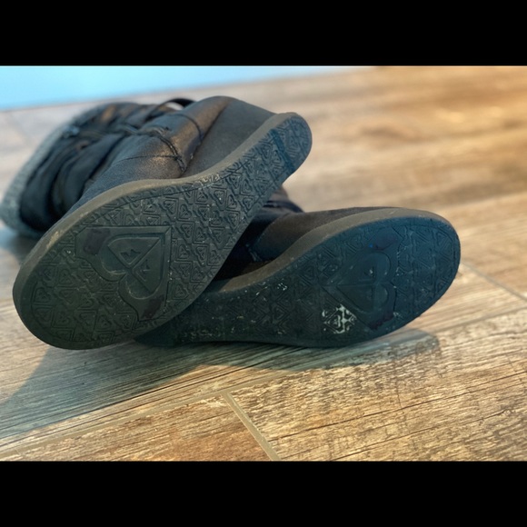 Roxy Cute Black Sweater Accent Zip Boots - Picture 5 of 8